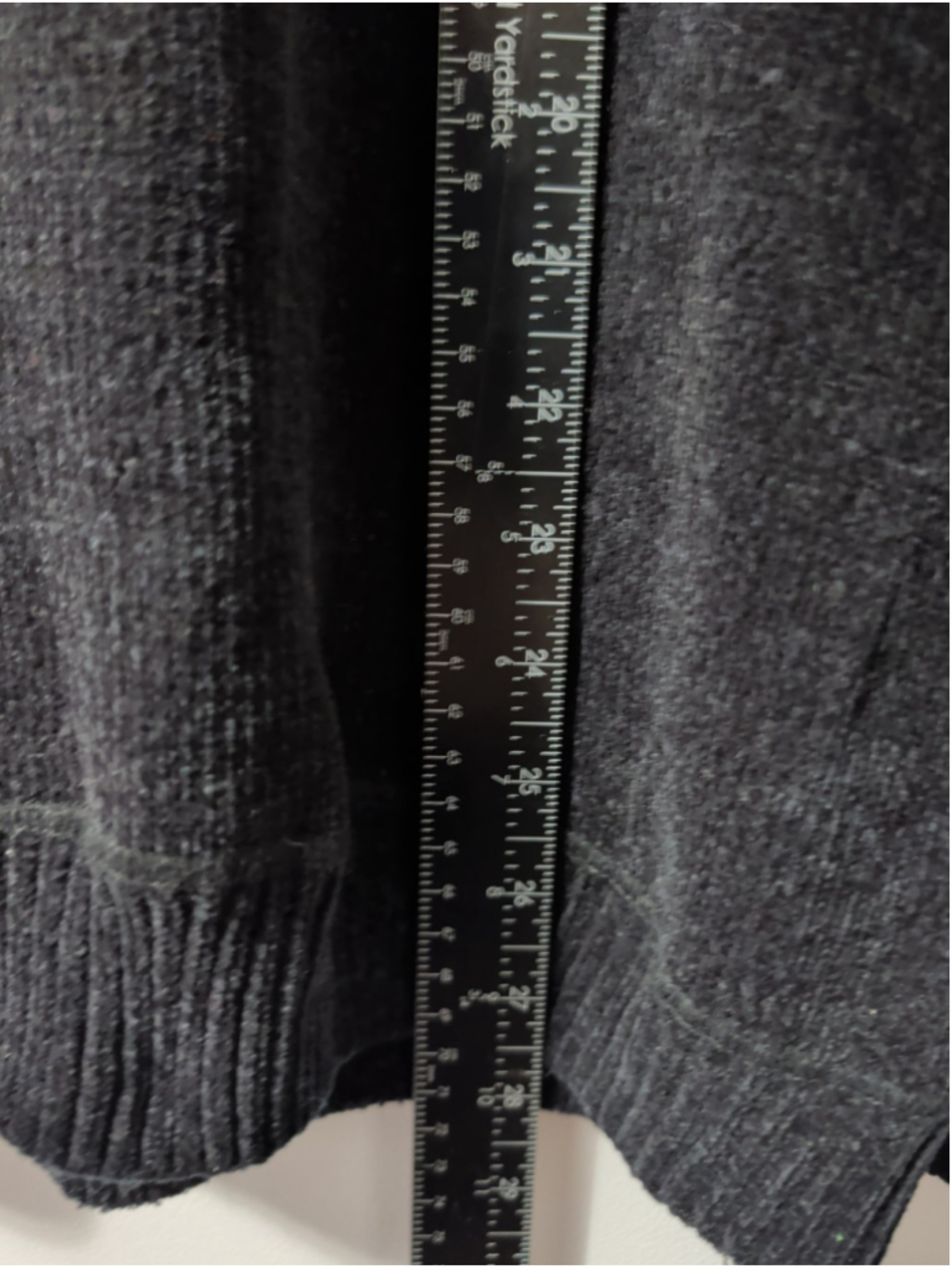 Perry Ellis Men's Soft Plush Velvet Feel Long Sleeve Black Pullover Sweater L - Picture 4 of 5